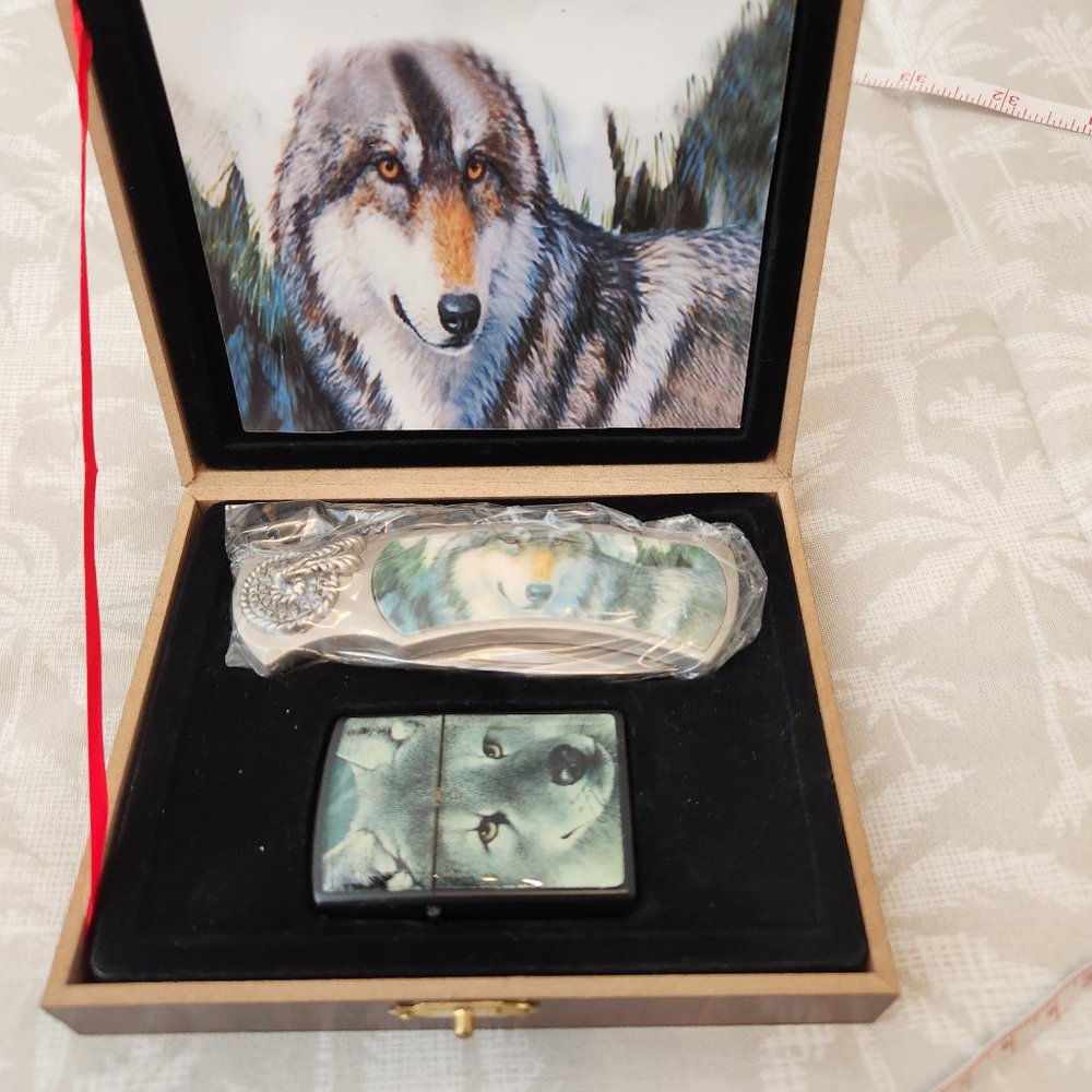 Lone Wolf Knife and Lighter Gift Set with Box NWOT